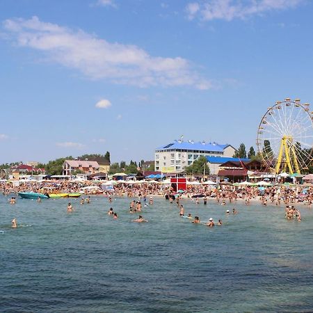 Lastochka Hotel Zaliznyy Port Bagian luar foto
