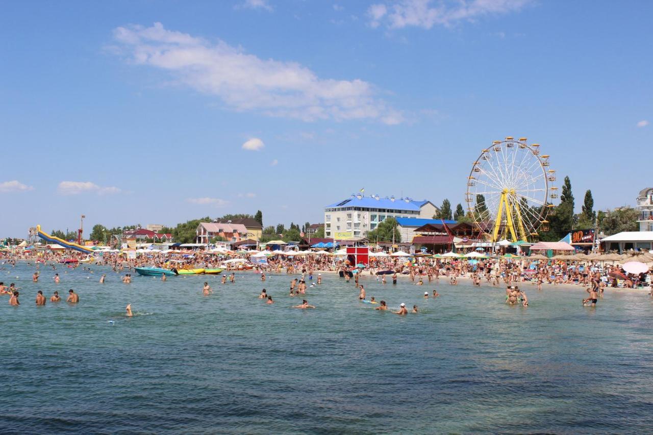 Lastochka Hotel Zaliznyy Port Bagian luar foto