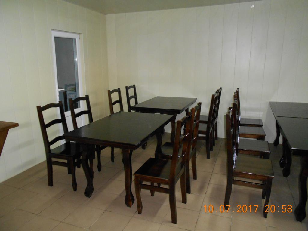 Lastochka Hotel Zaliznyy Port Bagian luar foto