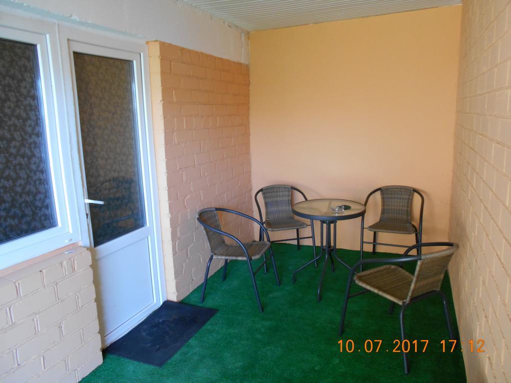 Lastochka Hotel Zaliznyy Port Bagian luar foto
