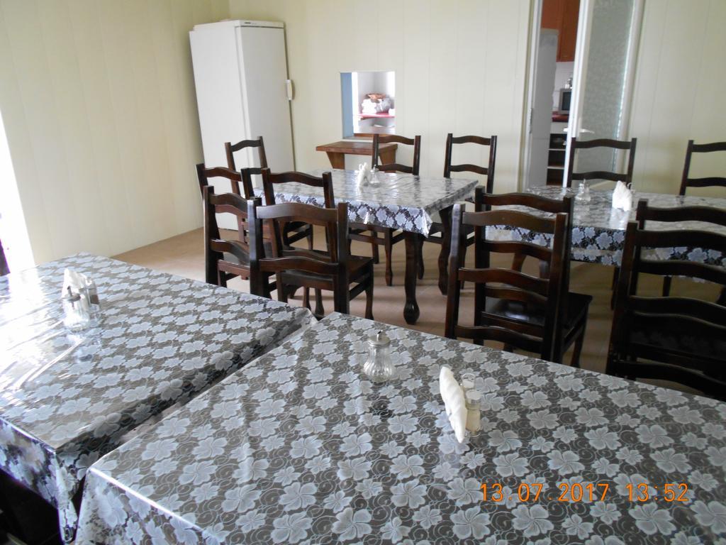 Lastochka Hotel Zaliznyy Port Bagian luar foto