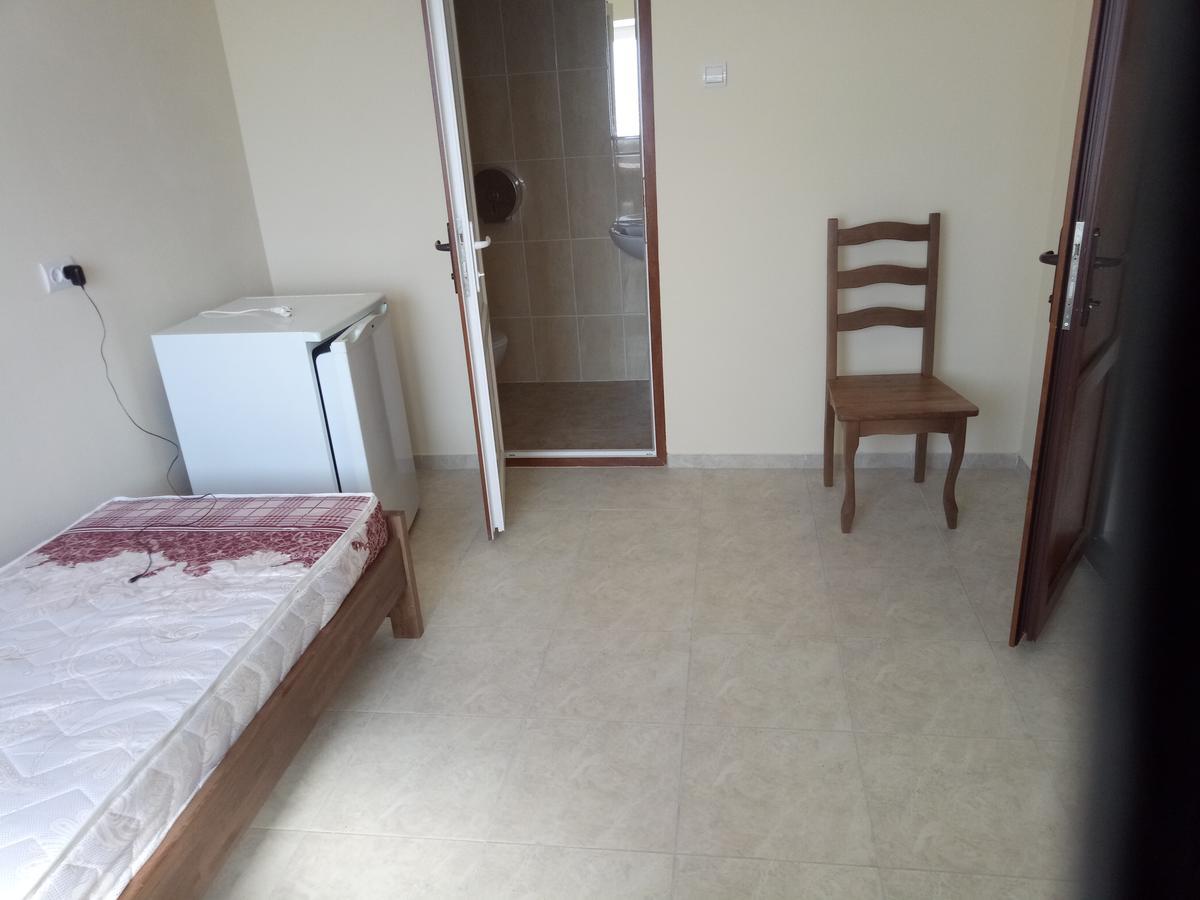 Lastochka Hotel Zaliznyy Port Bagian luar foto