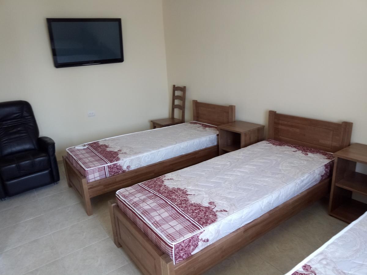 Lastochka Hotel Zaliznyy Port Bagian luar foto