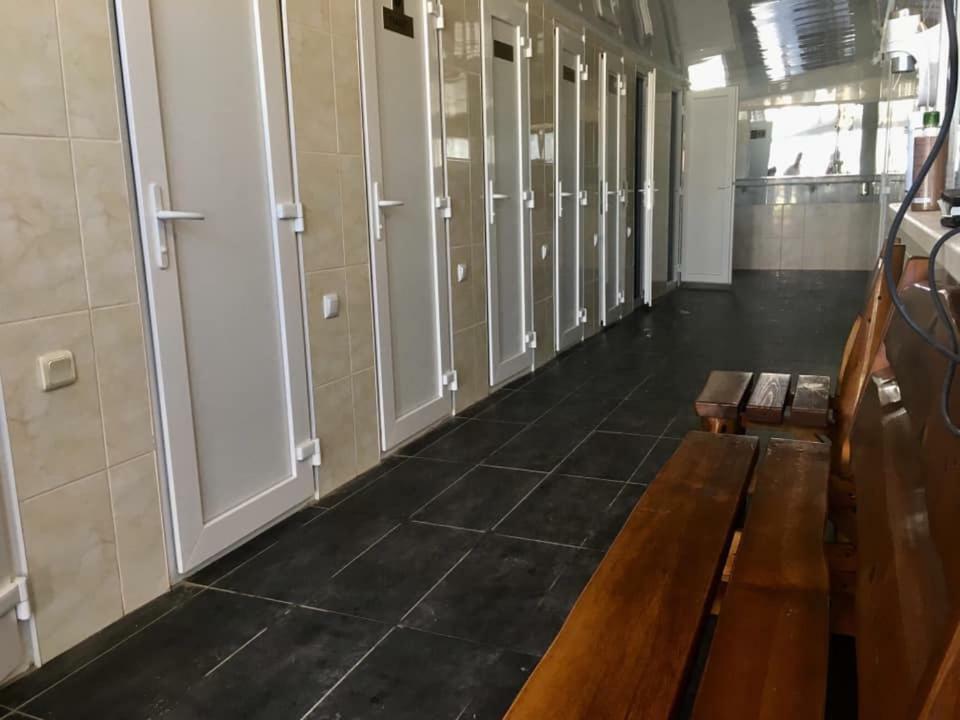 Lastochka Hotel Zaliznyy Port Bagian luar foto