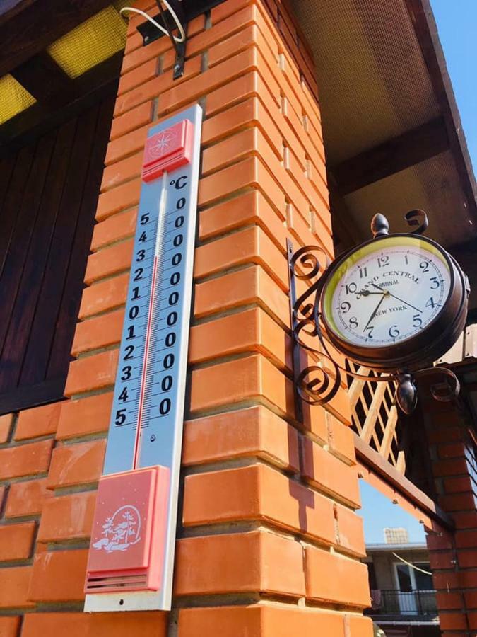 Lastochka Hotel Zaliznyy Port Bagian luar foto